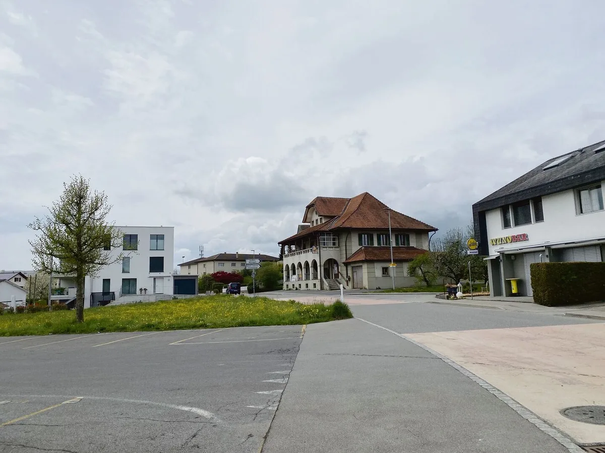 Wer in Isolation oder Quarantäne ist, sollte den Hof nicht verlassen. Dazu gehört auch, dass er oder sie nicht in die Käserei geht.