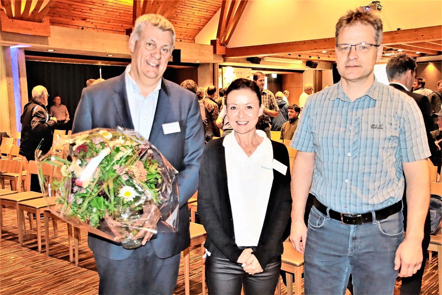 Der scheidende Verwaltungsratspräsident Viktor Häfeli (links) mit der neuen Geschäftsführerin Corina Amedieck und dem neuen VR-Präsidenten Konrad Nötzli.