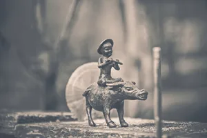 Schon seit Urzeiten reitet der Mensch auf Kühen und Ochsen. Noch heute ist das Bild eines Kuhreiters vielerorts ein alltäglicher Anblick. (Bild Pixabay)