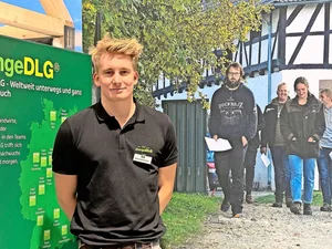 Der Landwirt und Agronom Wilken Brunkhorst spricht am Stand der Jungen DLG von Herausforderungen, die jenen in der Schweiz ähneln.