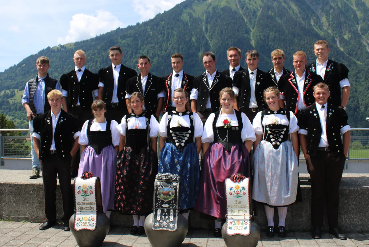 Klasse 3H (3) Die Schülerinnen und Schüler der Klasse 3H, besuchten den Unterricht am Inforama Berner Oberland in Hondrich BE.