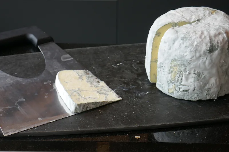 f4b7713b85023d6b7d4e531eb22ce5591ba9c7a1 Blauschimmelkäse: Hier ist Schimmel erwünscht. (Bilder mn)