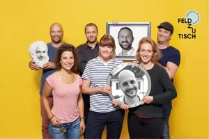 Sie stehen hinter dem Projekt: Hinten v.l.n.r: Christoph Fankhauser, Christoph Schön, Simon Jäggi, Andres Marbach, Matthias Stettler Vorne v.l.n.r: Ramona Malzacher, Esther Lohri, Jarin Huber, Felicia Schäfer (Bild Feld zu Tisch)