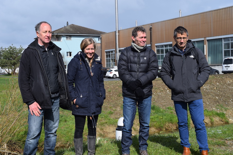 Jürg Wüthrich, Daniela Büchel, Michael Eugster und Bruno Inauen (v.l.) informierten über die Gewässerqualität im Kanton St. Gallen und die Rolle der Landwirtschaft bei diesem Thema. (Bild sgi)