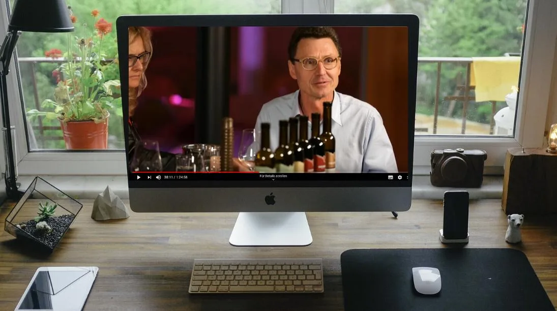 063602f9aaf7ce2e0f8b4ff8688fa02e3fdae097 Zoom, Skype, und Konsorten ermöglichen nicht nur das Hoeoffice. Ein flexibler Umgang mit den digitalen Medien ist gefragt. (Bilder Pixabay und Cave du Rhodan, Montage lja)