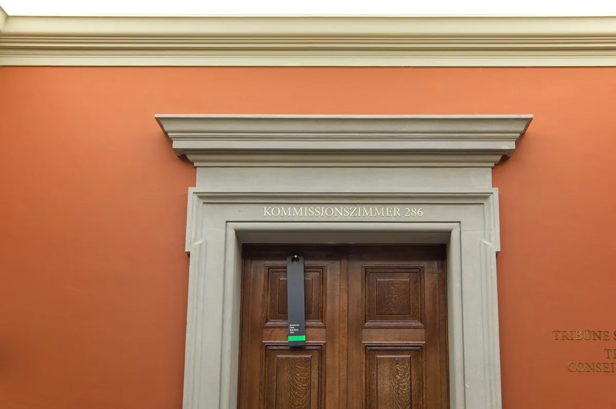 14194731d1b8c18c21f47e29f360bd9202be19b6 Hinter den Türen der Kommissionszimmer werden die (agrar-)politischen Nägel eingeschlagen. (Bild pd)