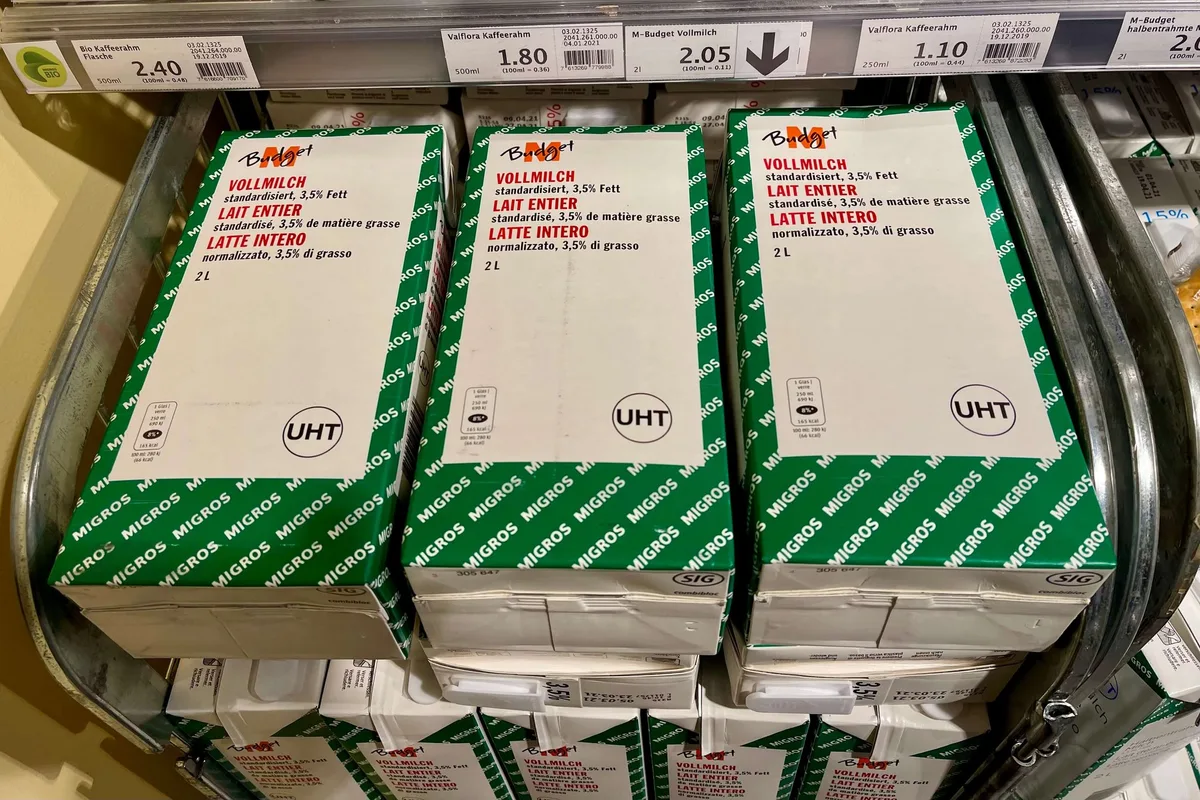 273c9305aabde20918b2d621397ed8940a9da3ca Migros Budget-Vollmilch für 1 Franken pro Liter. (Bild «die grüne» / Jürg Vollmer)