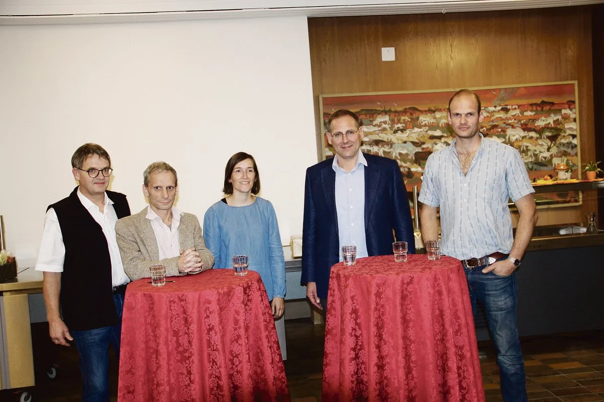 74ab059e4aef4bea3d5ec25f87c7433f425844f8 V. l. n. r.: Martin Hirschi interviewte die Runde mit Mathias Binswanger, Barbara Küttel, Beat Bösiger und Stefan Brunner. (Bild Andrea Wyss)