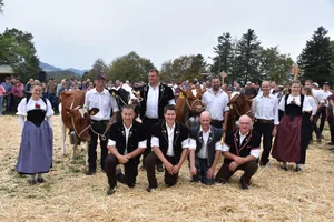 Die Missen an der Jubiläumsschau (v. l.): Reserve-Schöneuter: Roxel Desiree, Dieter Walser, Mümliswil; Miss Schöneuter: Wow’s Carlitos Jolene P, Markus Walser, Mümliswil; Miss Passwang: Kilian Kischa, Roland Zemp, Ramiswil; und die Vize-Miss-Passwang: Kilian Eva, Kurt Kamber, Ramiswil.