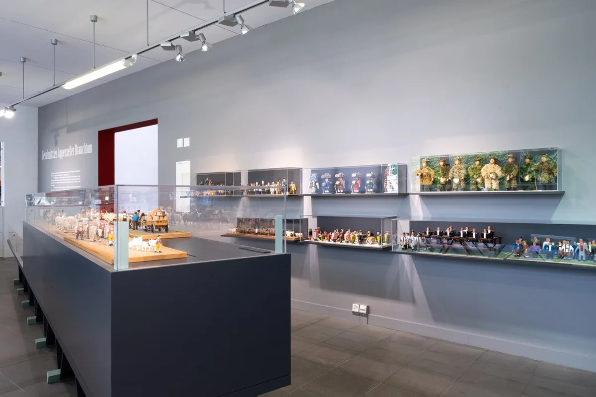 BZ-LAN2-34-Rubrik-jgl Hans Rudolf Merz' kunstvolle Alpabzüge gibt's jetzt im Museum zu sehen