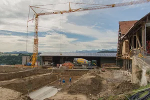 Bei der Stallplanung und dem Stallbau sollten die späteren täglichen Arbeitsabläufe berücksichtigt und möglichst effizient gestaltet werden.