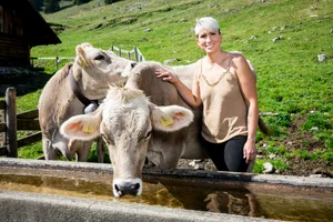 Auf der Alp bei den Tieren fühlt sie sich längst zuhause. Aufgewachsen ist Sabrina Stadelmann ganz anders: In einem Block in der Luzerner Agglo.