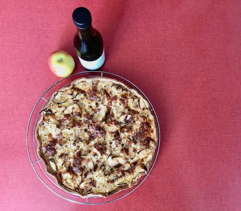 47010eb29a5e16a2fc9e2d06e24d849a8d2dcd20 Sauerkrautquiche mit Apfel und Verjus. (Bilder und Video et)