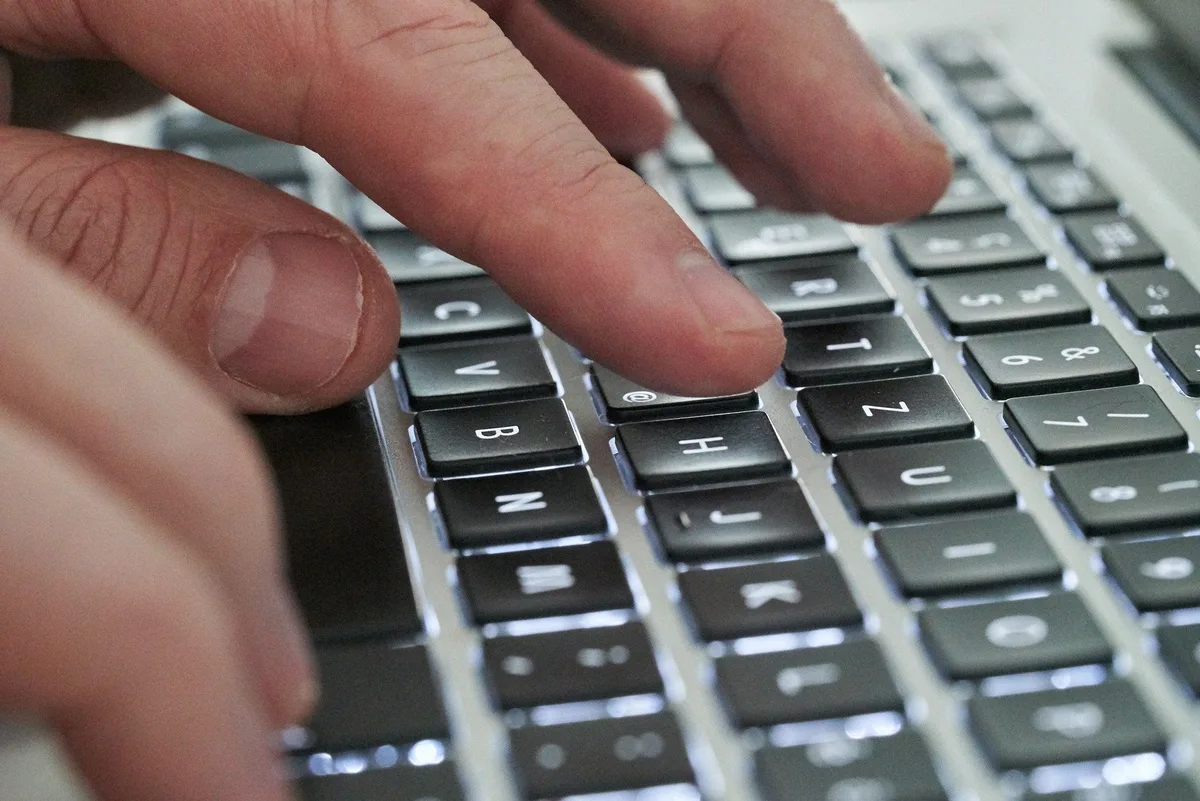 tastatur_roy_buri «Es wird sich zeigen»: Vielleicht wird Digiflux weniger arg, als befürchtet