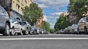 Während des Lockdown blieben die Autos eher mal parkiert und man kaufte regional mit dem Velo ein. (Bild GLady/Pixabay)