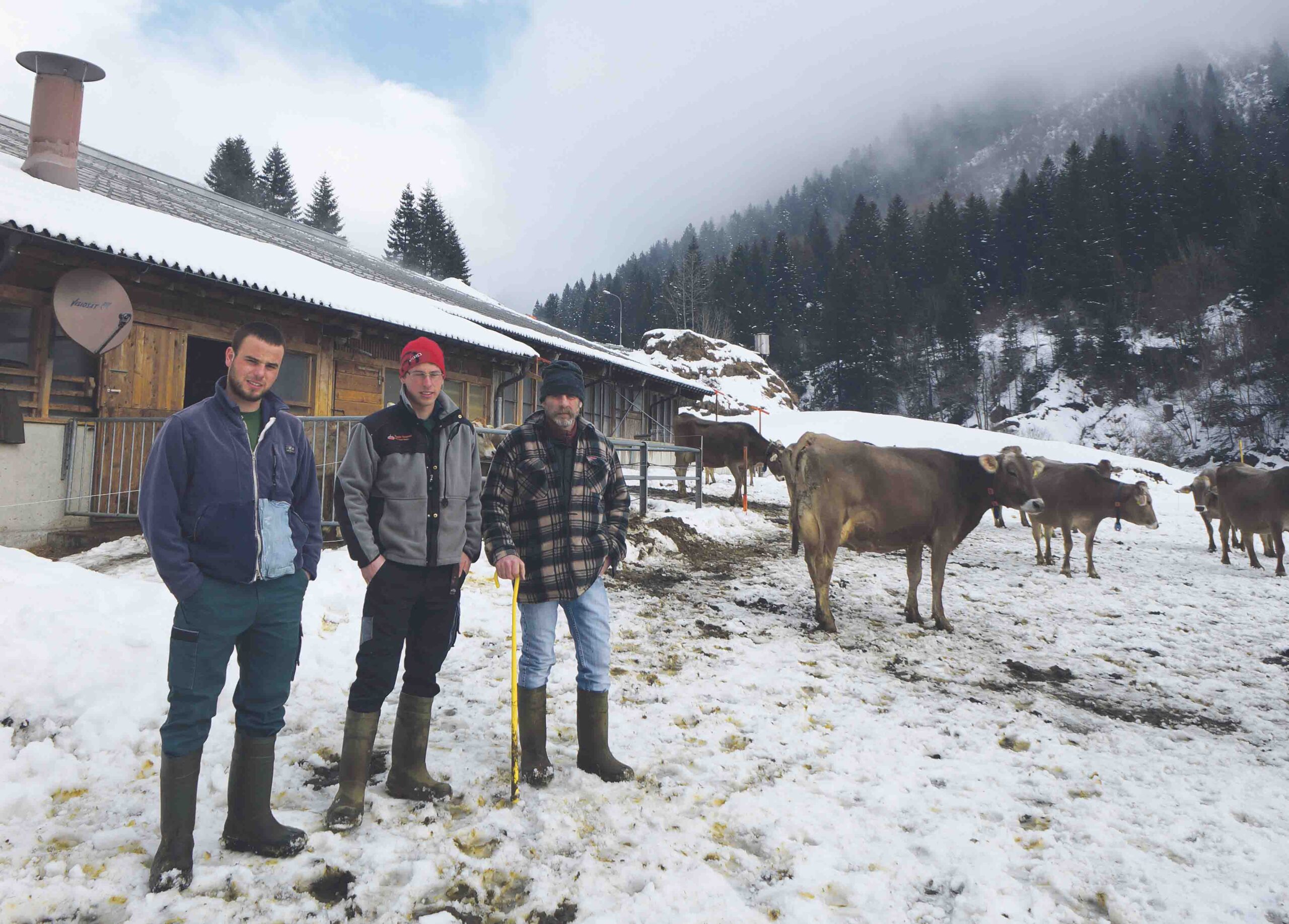 Gemeinsam erfolgreich: Bernno, Diego und Carlo Bianchi (v.l.n.r) bewirtschaten im Bleniotal rund 65 Hektaren Landwirtschaftliche Nutzfläche. (Bild Simone Schmid)