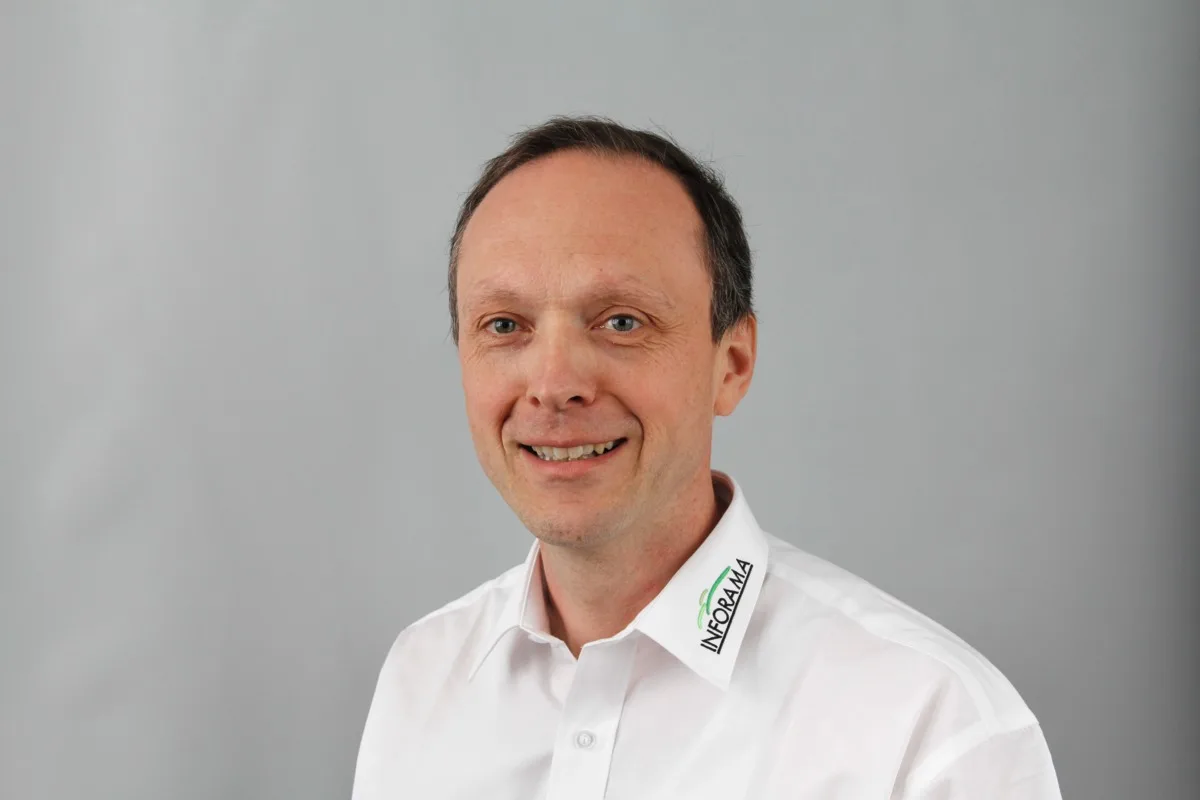 0b999b086fc6731f780866c5acc02f2b2d2f5d31 «Die Lernenden bringen Fragen zum Erlebten und wollen diskutieren», sagt Ronald Jaudas, Inforama Rütti. Bild: zVg
