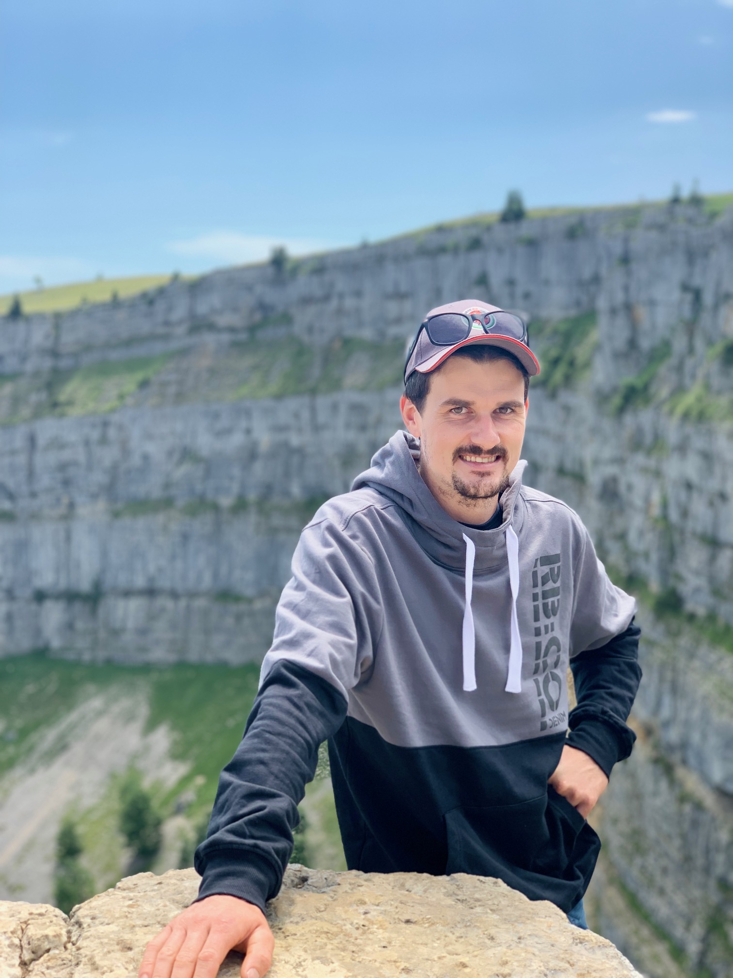 Silas Wyss` Hauptbetriebszweig ist die silofreie Milchproduktion. Den Ackerbau will er künftig zugunsten den Futterbaus reduzieren.