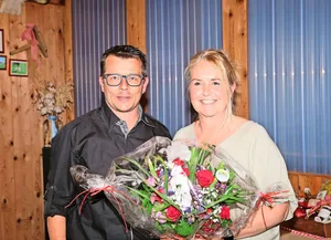 Die abtretende Präsidentin Susanne Hofstetter und Benno Dillier, der wohl letzte Präsident des Vereins «Ländlicher Marktplatz Urschwyz».