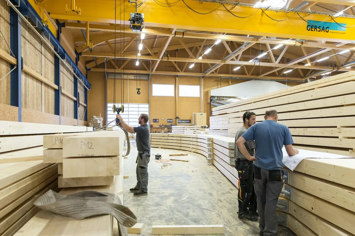 b4ab4935ee42a391caf712abc91d4c2f2ac07f69 Verarbeitetes Holz für den Bau ist sehr gefragt. Der Inlandanteil ist aber sehr gering. (Bild Lignum)