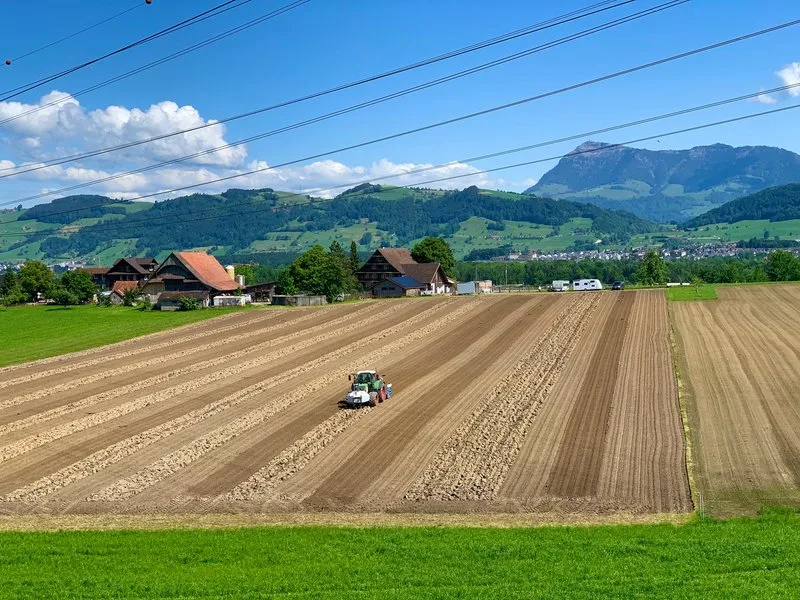 Ackerbau_Saat_Eschenbach_Waldibru__cke-Mai-Erika_Rebsamen-800px Diese Vorstösse stellen sich gegen 3,5 Prozent BFF auf Ackerflächen und 20 Prozent weniger Stickstoffverluste