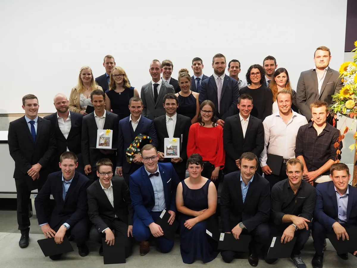 ef5be0ffd98d5941ce4356651a4ed67977d44e48 Hut ab vor dieser Leistung: Das sind die Absolvent/innen der Agrotechniker-Ausbildung 2017-2019 am Strickhof (Bild Ursina Berger)