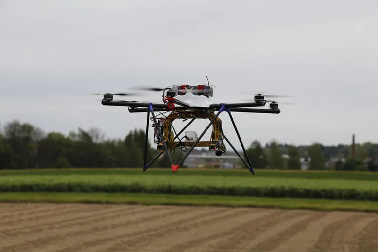 2976e236a8a4c4ae9d8a879346365067384fd287 Drohnen können bei der Digitalisierung der Landwirtschaft helfen. (Bild lid)