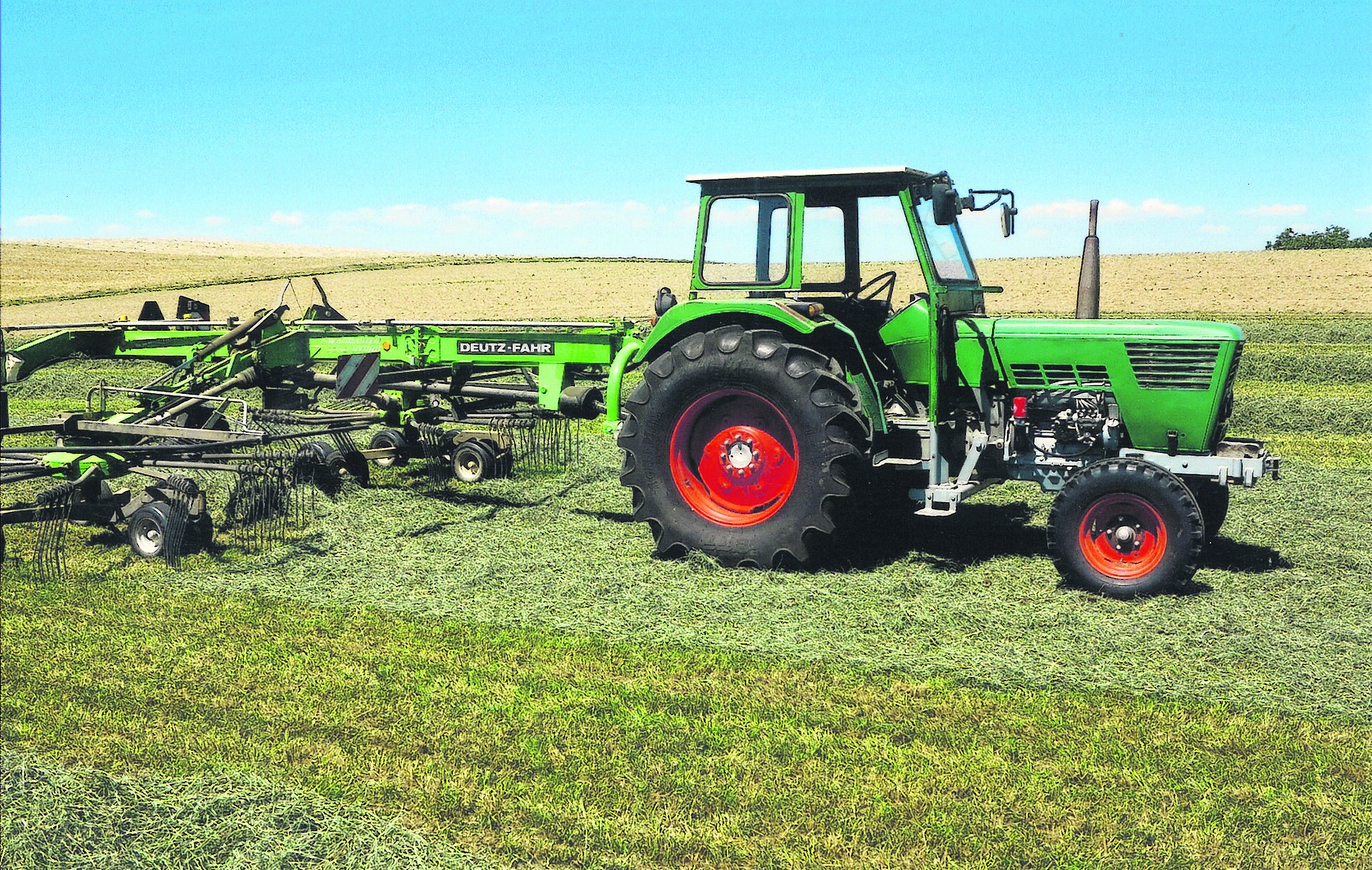 Der 1972er Deutz zieht noch heute moderne Maschinen