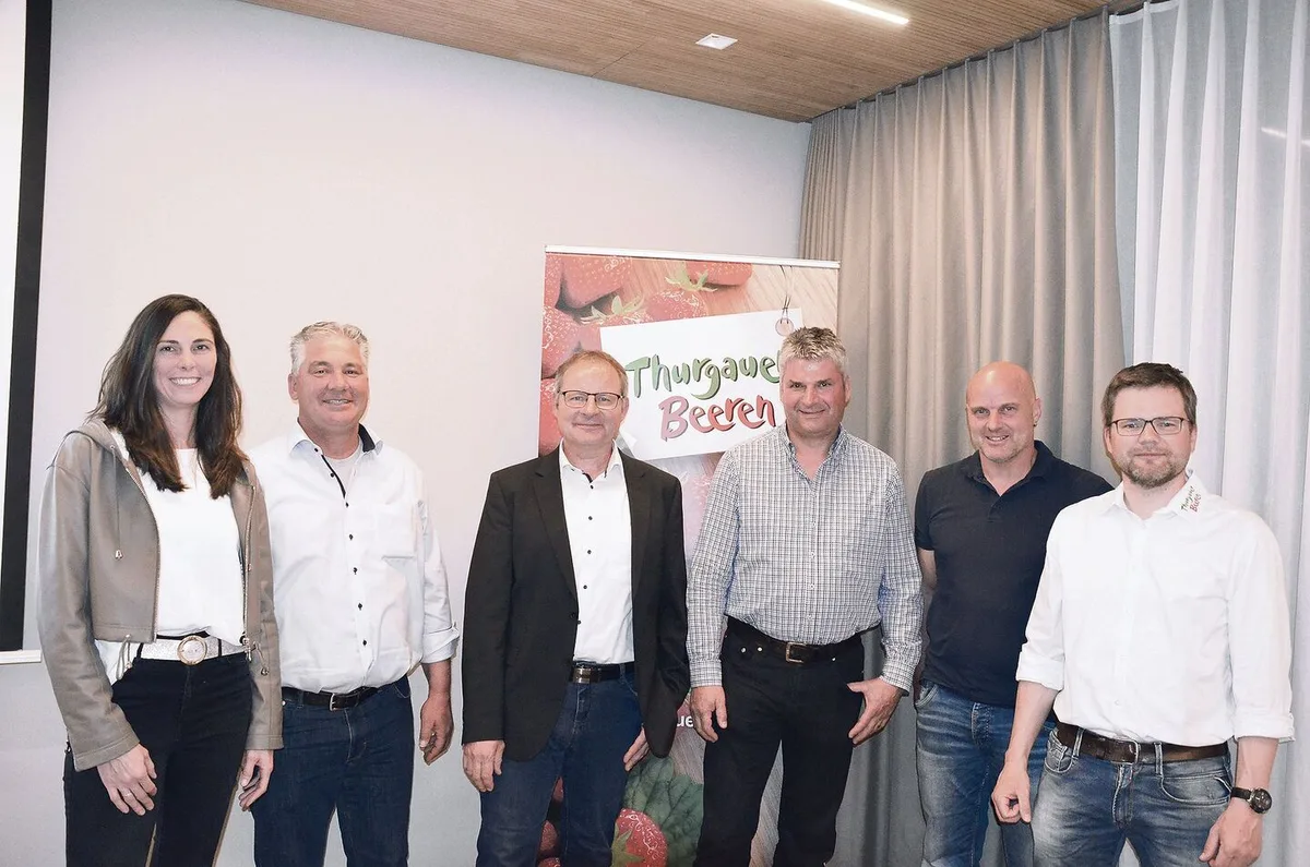 b3dd6198c096b7d73300356d9e565b6890ccdd506a84ca80c5ce85b6dceb8c87 Der Vorstand der Vereinigung Thurgauer Beerenpflanzer (v. l. n. r): Melanie Knup, Urs Wehrle, Präsident Philipp Engel, Martin Egger, Andreas Eberle und Matthias Müller.