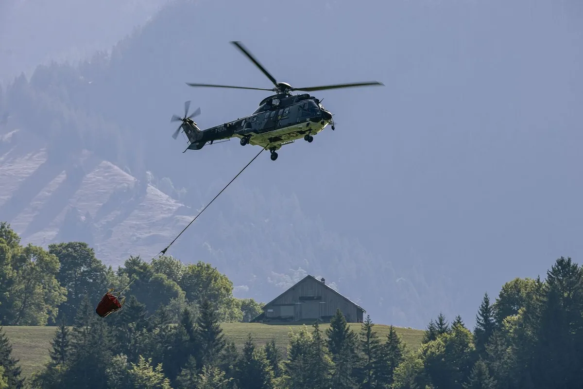 Geht es um die Wasserversorgung auf den Alpen, ist die Schweizer Armee sehr hilfreich.