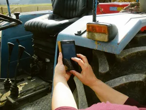 Dauert die Arbeit auf dem Feld etwas länger, kann der Backofen via App umprogrammiert werden.(Bild Simone Hunziker)