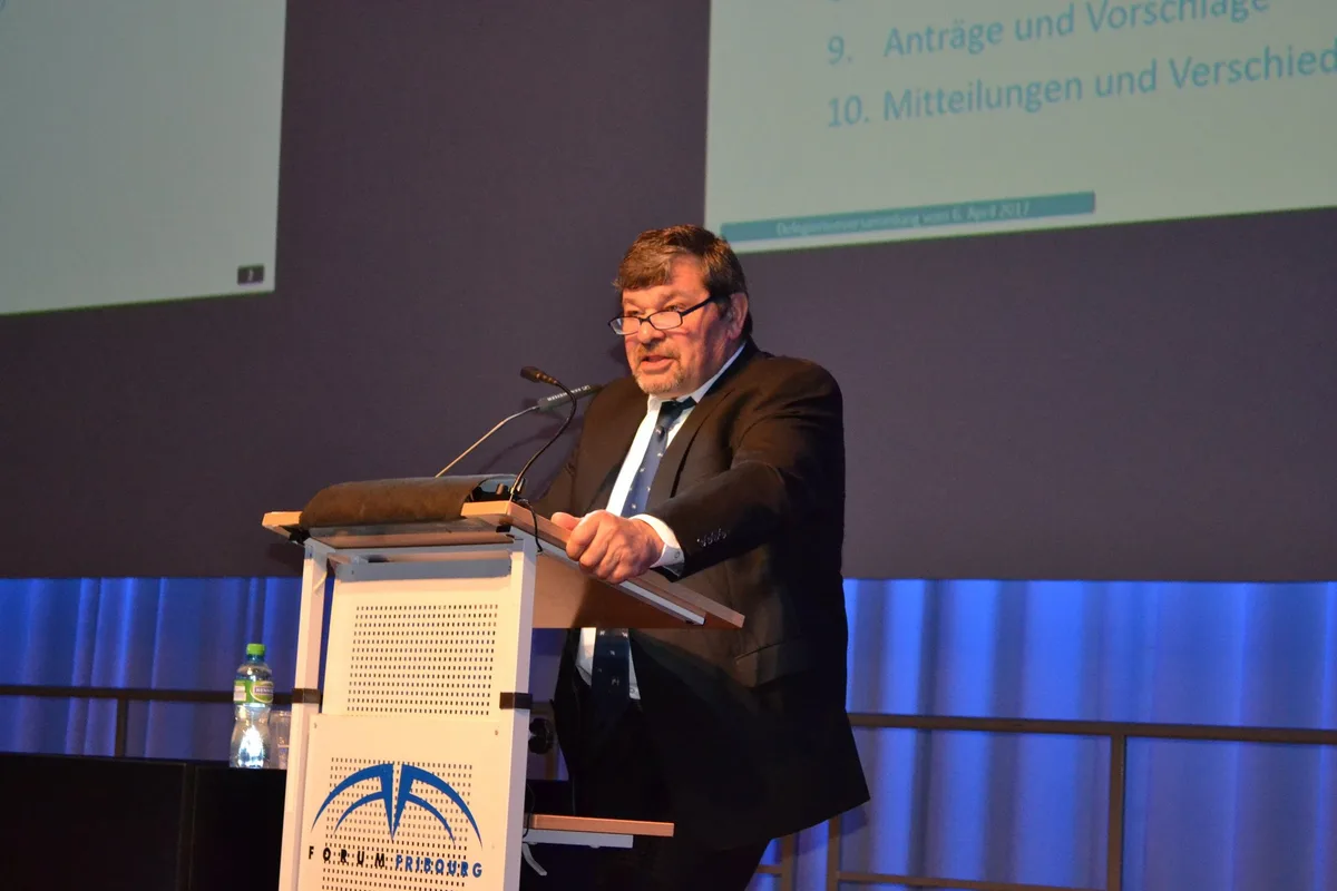 87064ba86228b442432bc486abdfe04b332f1079 Andreas Hitz, Präsident des Schweizerischen Holsteinzuchtverbands, ärgert sich über den schweizerischen Milchmarkt.
