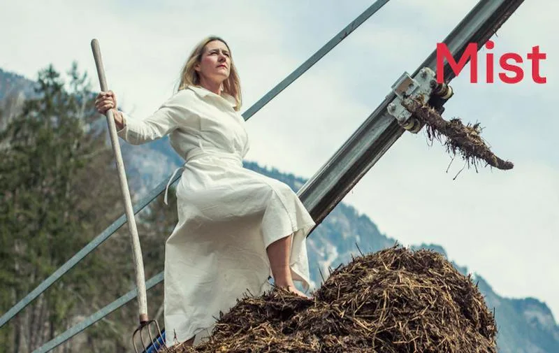 99b826350c3830b864f9f1e7972a81cf0f32a137 Künstlerin Barbara Kiener wagt sich heute an eine duftige Performance Art inmitten der Stadt Bern. (Bild Screenshot barbarakiener.com)