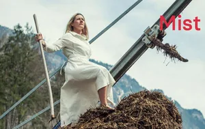 Künstlerin Barbara Kiener wagt sich heute an eine duftige Performance Art inmitten der Stadt Bern. (Bild Screenshot barbarakiener.com)