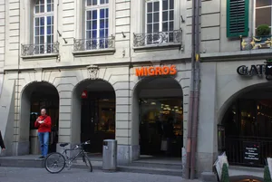 Migros konnte zulegen - hier eine Filiale in der Berner Altstadt.
