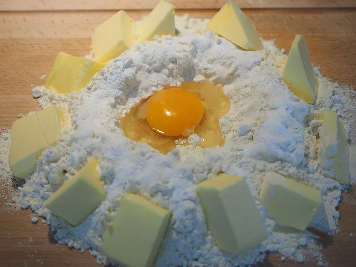 af7356bbb162f911c72d4161b0d2de8e91e01bfc In der nahenden Vorweihnachtszeit wird in der Schweiz wieder vermehrt gebacken. Das treibt die Nachfrage nach Eiern und Butter in die Höhe. (Bild Pixabay)