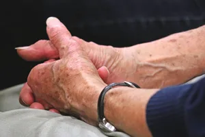 Die Übergebenden sollten sich unter anderem früh genug um ihre Vorsorge kümmern.