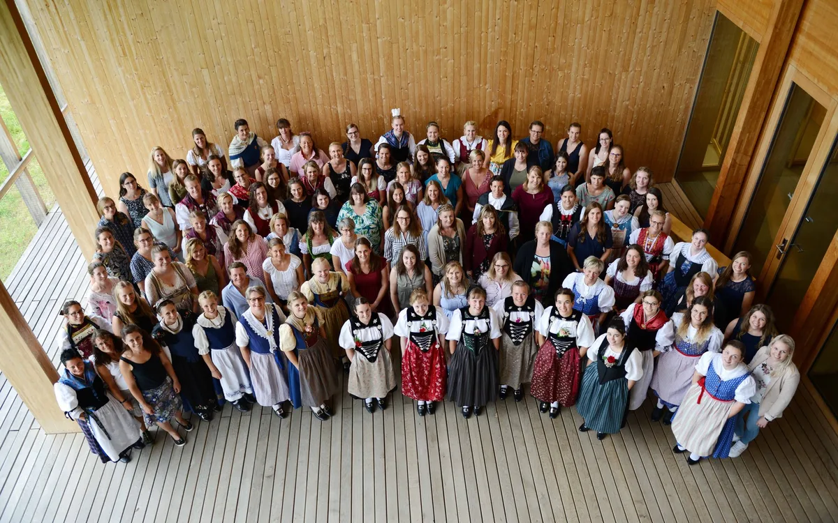 2022-06-24_Gesamtfoto_Fachausweisu__bergabe_BP_Ba__uerin 114 Bäuerinnen nahmen ihren Fachausweis entgegen