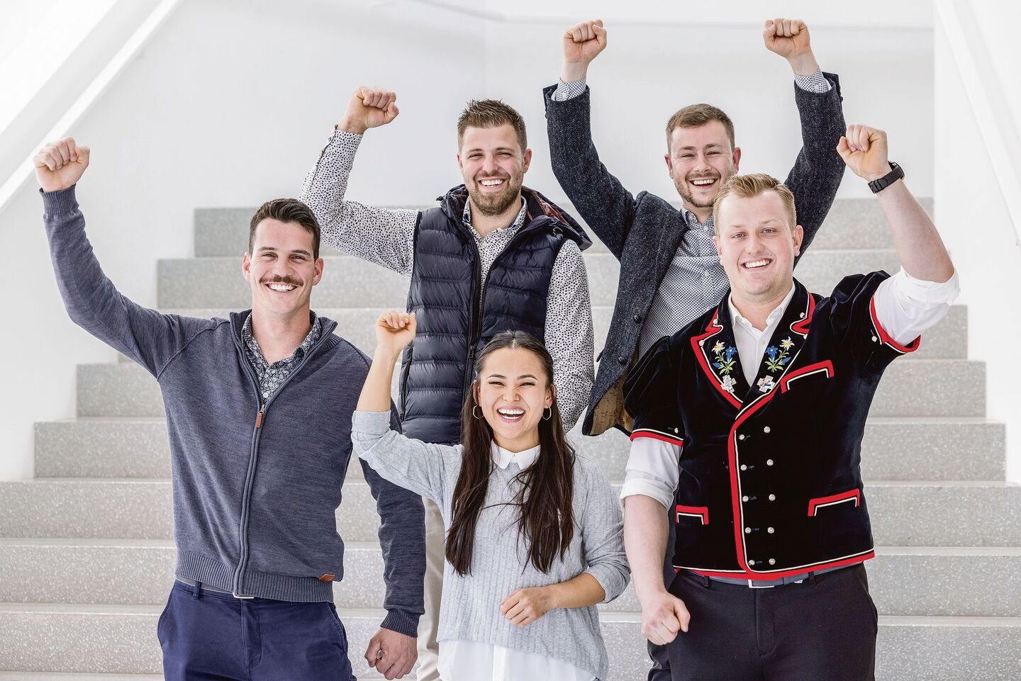 Robin André, David Piller, Dulguum Enkhtsetseg, Cornel Betschart und Martin Felder (v. l.) sind die frisch diplomierten Milchtechnologen mit Höherer Fachprüfung. Herzlich gratuliert die BauernZeitung.