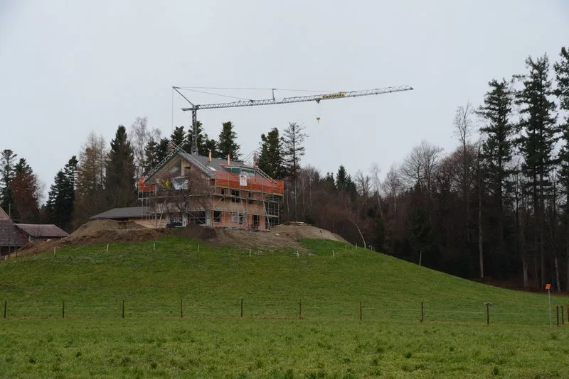 64be8977cc2ea29d49d6d8cfeb76fbfe291a8110 Für das Bauen ausserhalb der Bauzonen gibt es in Luzern einen neuen Leitfaden sowie eine aktualisiert Wegleitung. (Symbolbild BauZ)