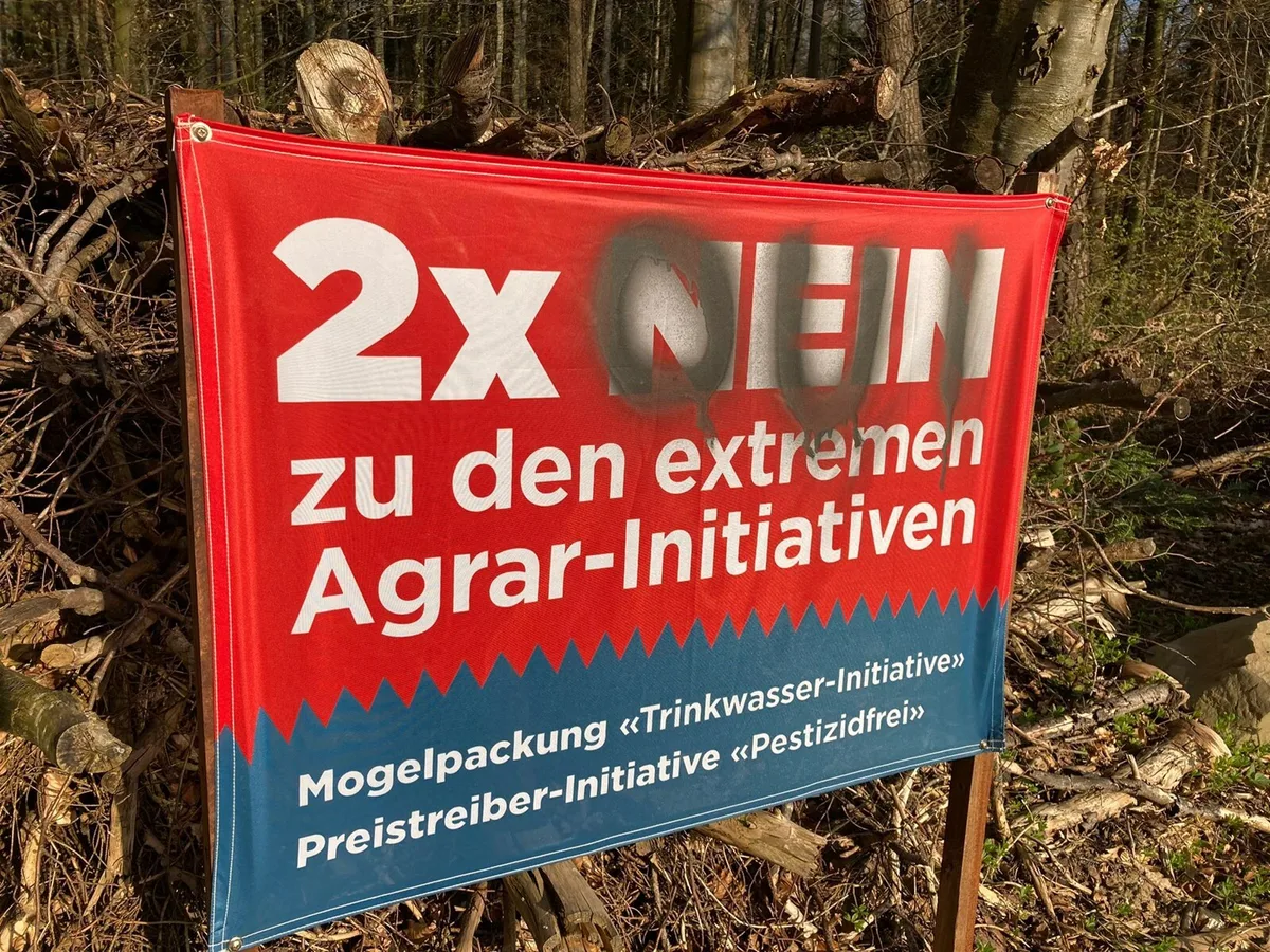 c4433f9a6b0b8f3f51be9534c1defb35b931ed69 Beschädigte Plakate sind noch eher harmlos, es soll aber auch zu Drohungen und Brandanschlägen gekommen sein. (Bild Freiburger Bauernverband)