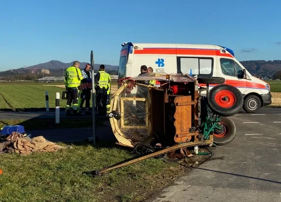 1bbd9efdf1fc0d403167c5f4ededb1632516c619 Sechs Personen verletzten sich beim Unfall leicht. (Bilder Kapo AG)