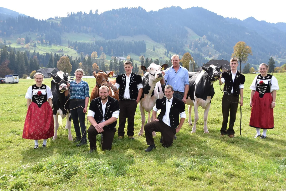 Traumkühe im Wetterglück – starker Auftritt der Emmentaler-Züchter