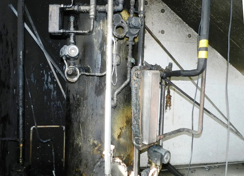 c0078724bf7d3a33f42fe86a0a7ba6e49ba26b11 Bei Unterhaltsarbeiten durch einen Techniker explodierten im Käsekeller Tzintre in Charmey vor fünf Jahren Leitungen. Eine Person kam dabei ums Leben. (Bild Josef Jungo)