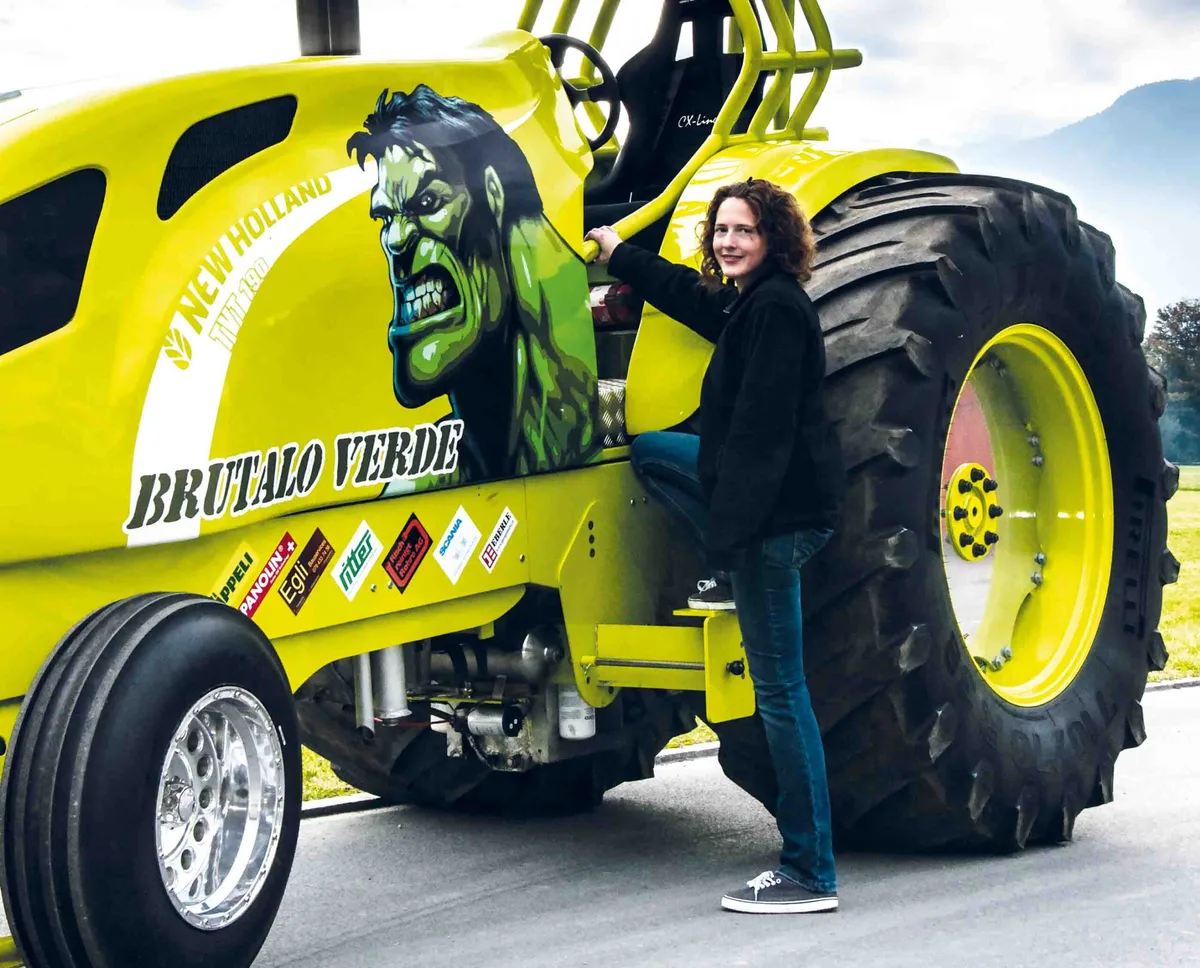 53b9cd9bb694b00329f5fb4e64f78708e5a5e709 Claudia Langenegger ist erfolgreiche Tractorpullerin im Team Zona Verde. (Bild Johanna Bossart/weitere Bilder Tamara Wülser)