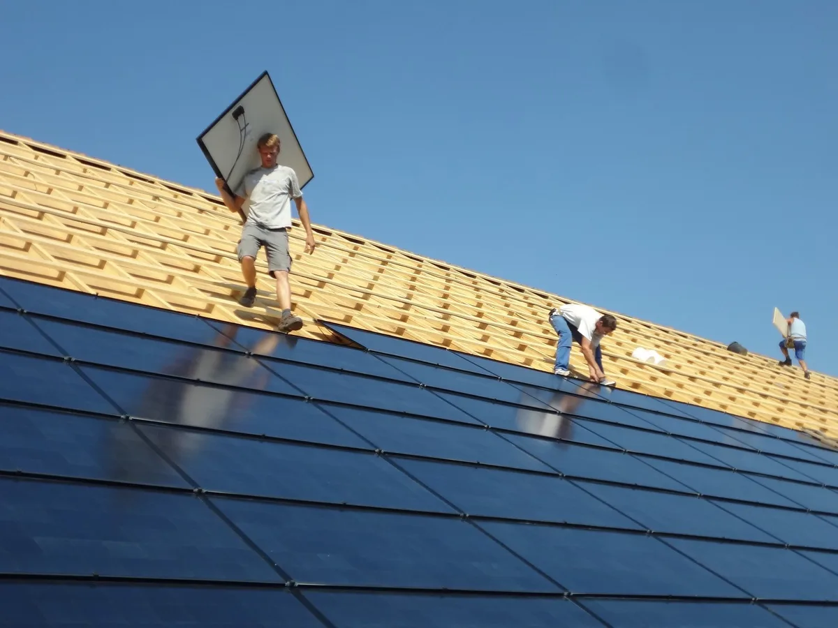 Solarmodule_Scheunendach Der Planungsbericht Energie und Klima bringt mehr Unabhängigkeit