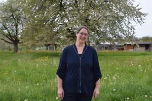 Corina Stäheli führt das Strohhotel in zweiter Generation. (Bild sgi)