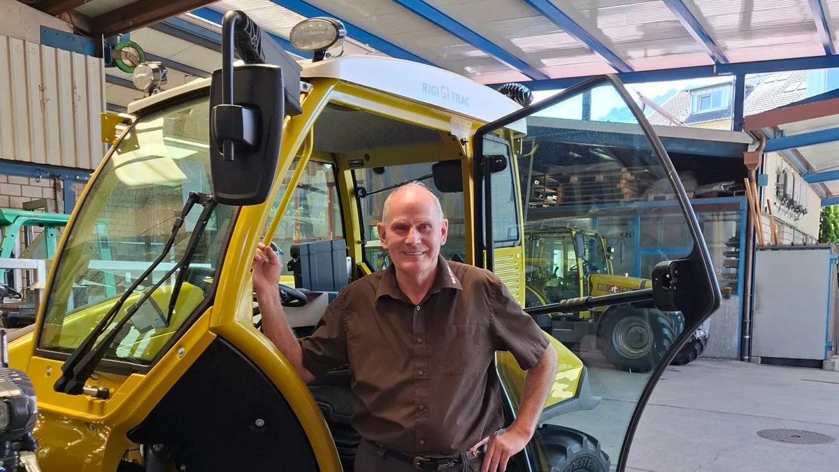 Sepp Knüsel Sepp Knüsel hat viele Landmaschinen entwickelt. Nebst Geräten für die Grünlandtechnik baut er seit vielen Jahren die Rigitracs.