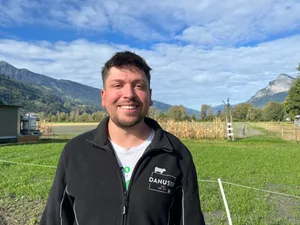 Statt nur zu konsumieren, wurde er selbst aktiv: Patrick Danuser auf seinem Hof in Bad Ragaz.
