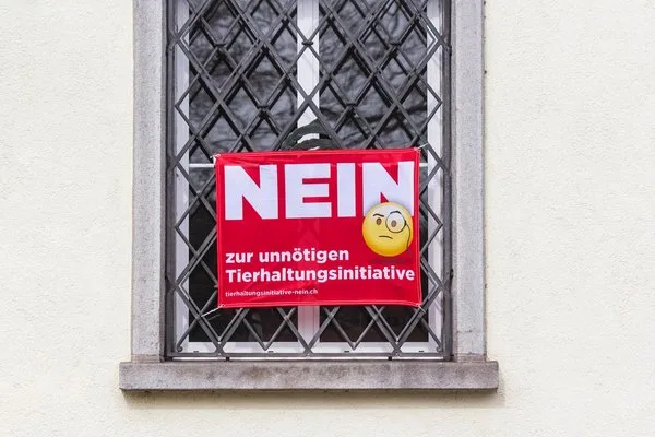 Fahne_Massentierhaltung Erfolg macht attraktiv: Finanzierung der Kampagne auf guten Wegen